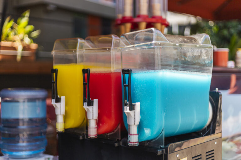 AK warnt vor Slushys: Schon ein Becher kann für Kinder zu viel sein