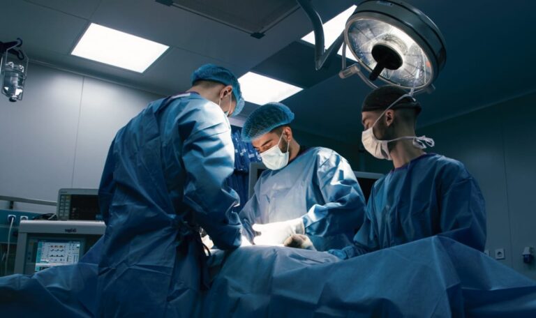 Null Patienten, sieben Wochen Wartezeit: Wie transparent sind unsere OP-Listen?