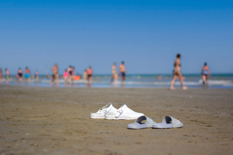 Tödlicher Badeurlaub: 51-jähriger Österreicher stirbt am Strand
