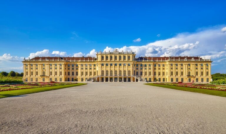 Schönbrunn öffnet geheimes Tor: Neuer Zugang spart Besuchern den Umweg