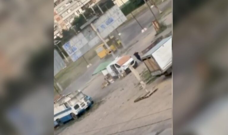 Drohne jagt Gemüsehändler durch Cherson – Selenskyj spricht von „Safari“ (VIDEO)