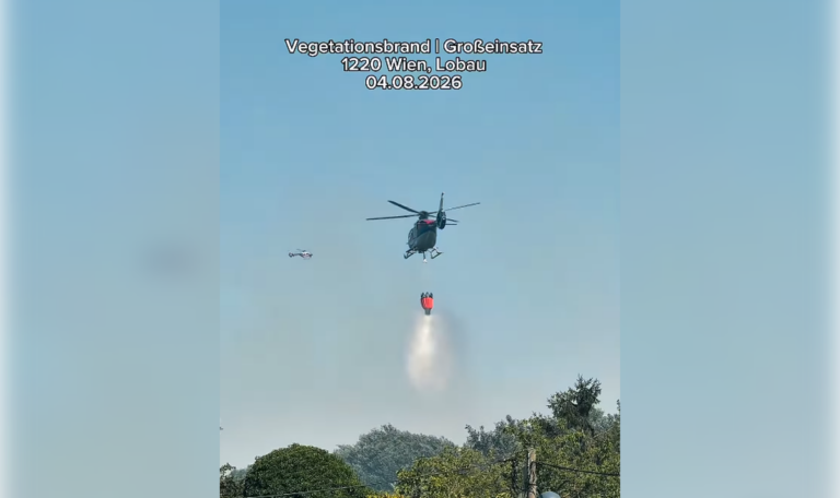 Brand in der Lobau breitet sich aus: Polizeihubschrauber im Löscheinsatz (VIDEO)