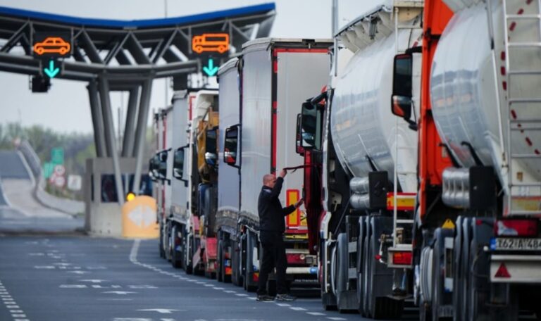 Aufatmen an den Grenzen: Westbalkan-Spediteure verschieben Blockade