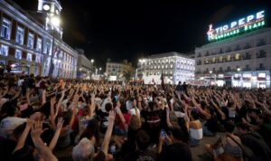 87-Jährige nach 70 Jahren aus Wohnung geworfen – Tausende demonstrieren