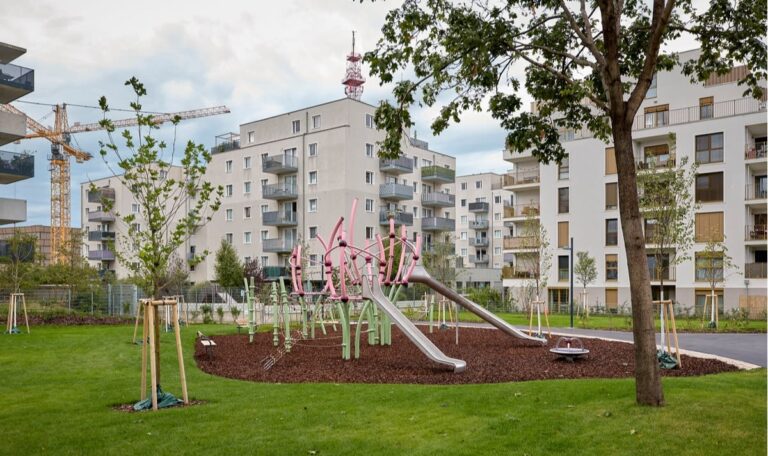Violapark eröffnet: 6.200 m² große grüne Oase mitten im Bezirk