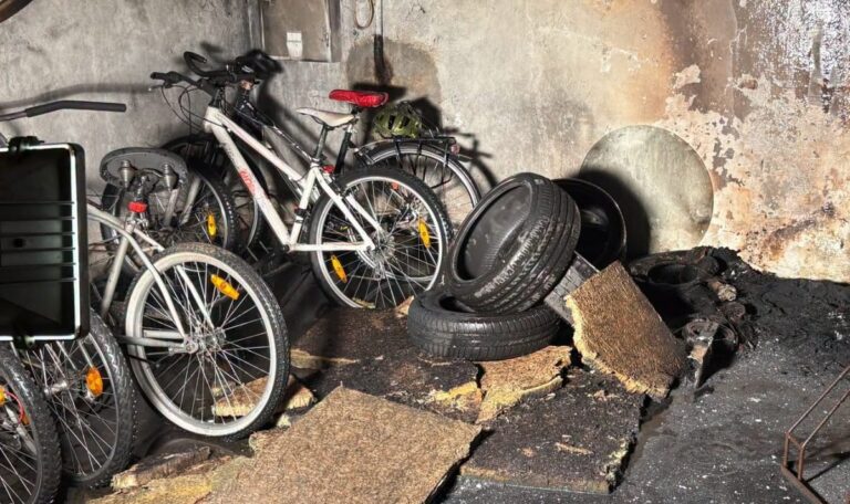 Mitten in der Nacht: E-Scooter-Akku löst Kellerbrand aus (VIDEO)