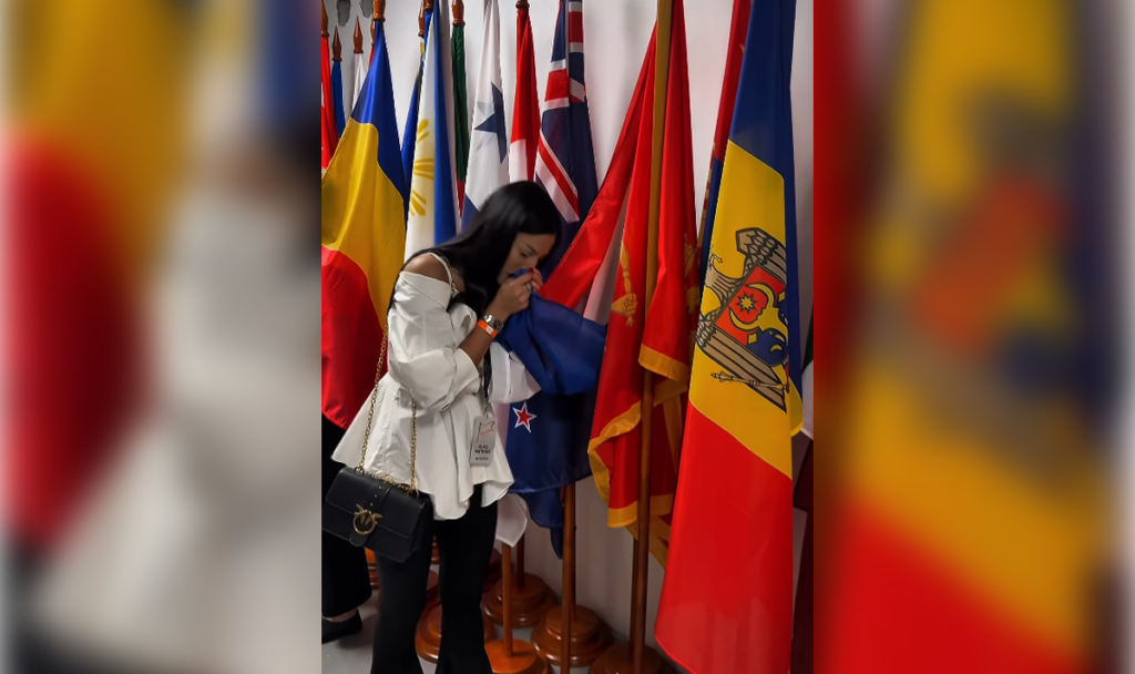 Falsche Flagge geküsst: Serbische Moderatorin sorgt für peinlichen Moment