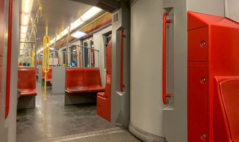 Chaos in Wiener U6: 46-Jähriger schlägt Polizistin
