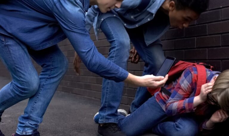 „Außer Kontrolle“: Direktor richtet eigene Klasse für straffällige Schüler ein