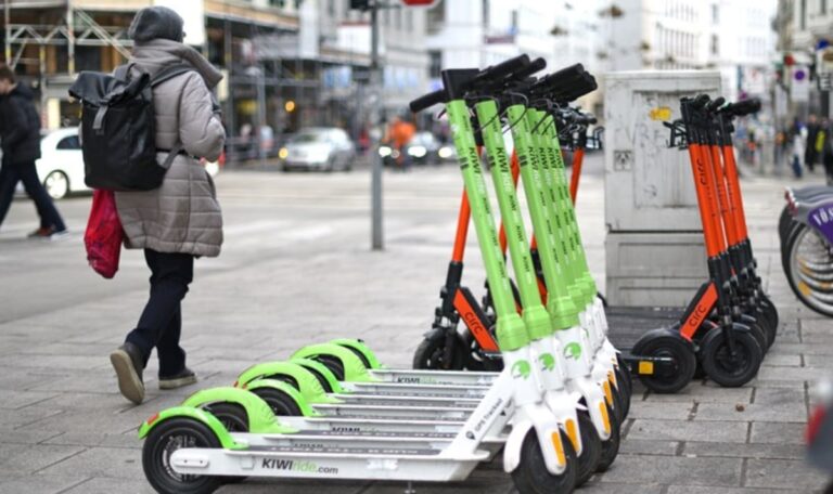 Gilt ab sofort! E-Scooter in Bim und Bus kann ab jetzt teuer werden