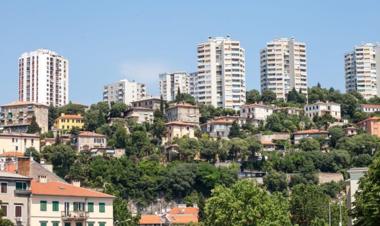 150 Wohnungen für Junge: Kroatien baut leer stehenden Wohnturm um