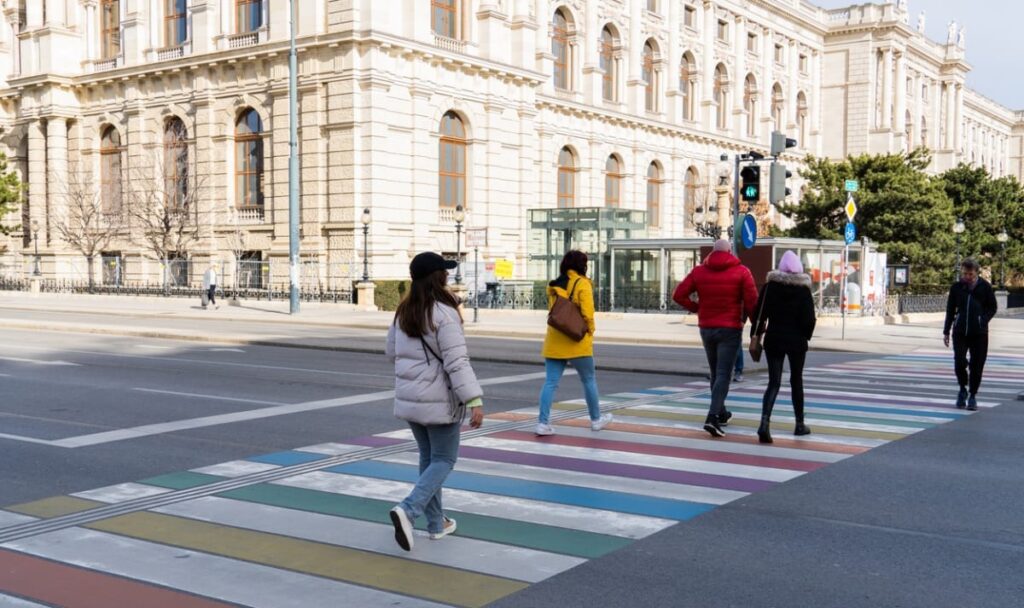 FPÖ will bunte Zebrastreifen verbieten: Antrag heute im Nationalrat