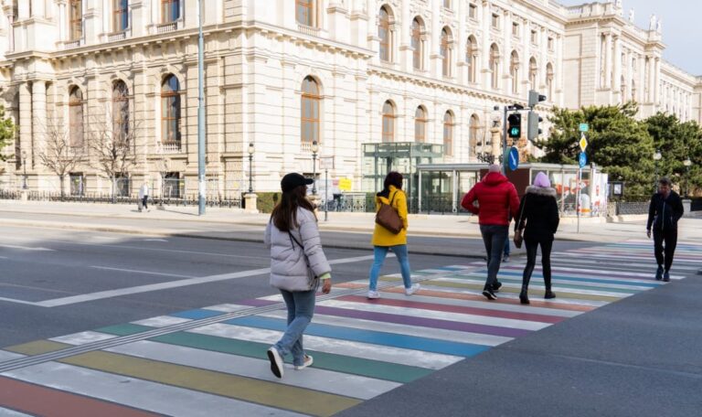 FPÖ will bunte Zebrastreifen verbieten: Antrag heute im Nationalrat