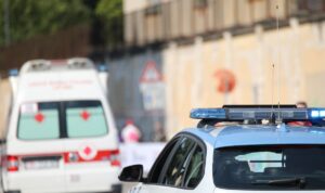 Tödlicher Crash auf Autobahn: Lkw gerät in Gegenverkehr