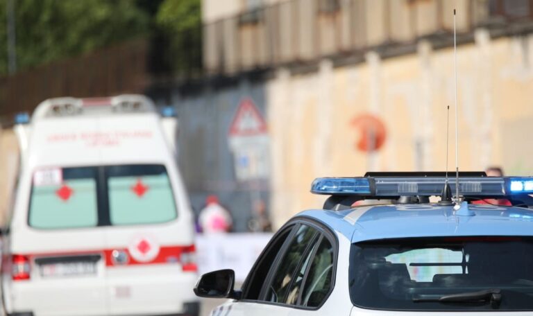 Tödlicher Crash auf Autobahn: Lkw gerät in Gegenverkehr