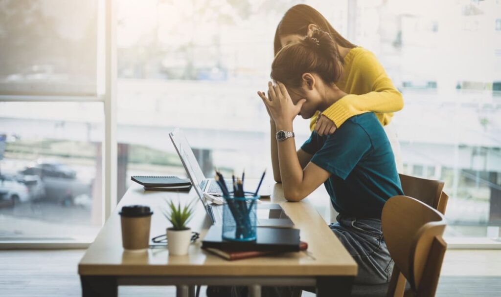 Job bringt viele ans Limit: Jeder Zweite hat schon wegen der Arbeit geweint