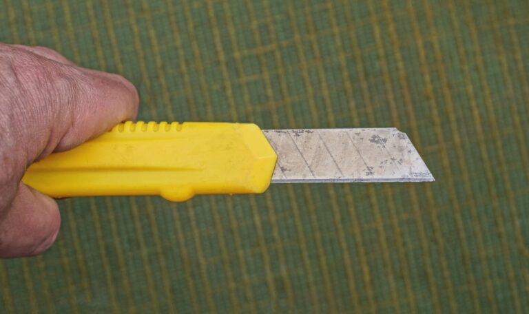 Messer trotz Waffenverbot: Mann bedroht Teenies und Mutter im Park