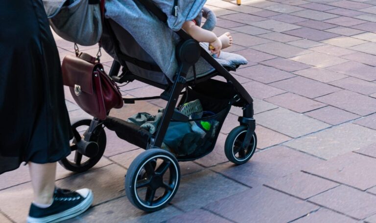 Wien: Mutter mit Kinderwagen darf Geschäft nicht betreten