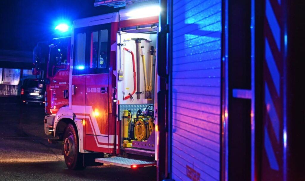 Tödlicher Lkw-Crash auf der A1: Fahrer stirbt bei schwerem Auffahrunfall