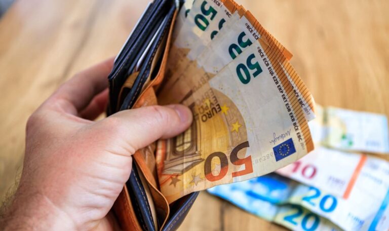 Jahrelang Mehrstunden nicht bezahlt: AK holt 2.100 Euro zurück