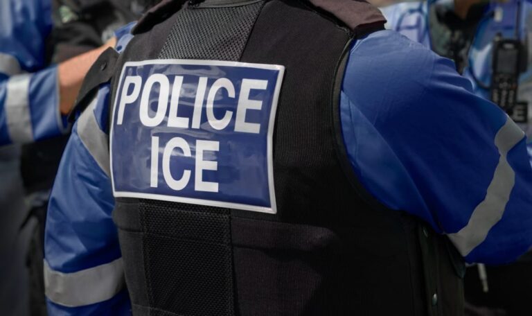 ICE-Beamter schießt Lieferfahrer (28) an – Bürgermeister fordert Antworten