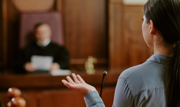 61.000 Euro Sozialleistungen: Sechsfache Mutter vor Gericht