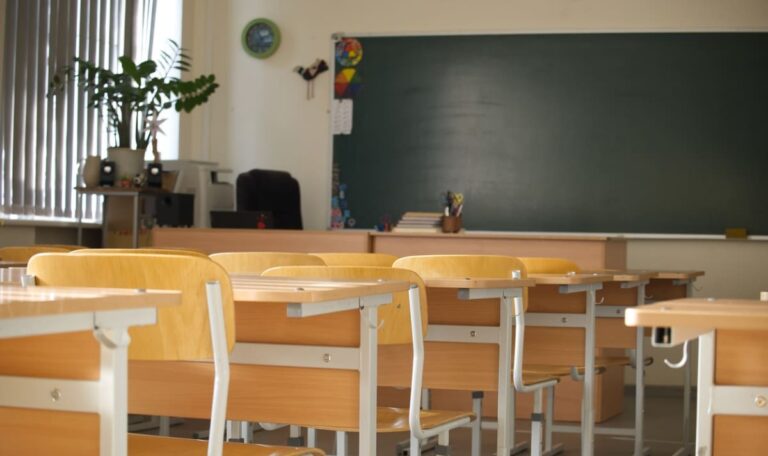 Rassismus und NS-Symbole: 14-Jähriger fliegt aus Gymnasium