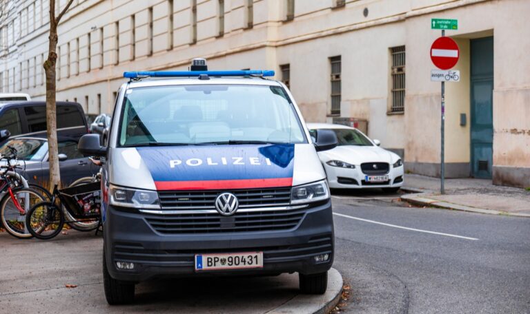 Gefälschte Uhr verkauft: 14-Jähriger niedergestochen