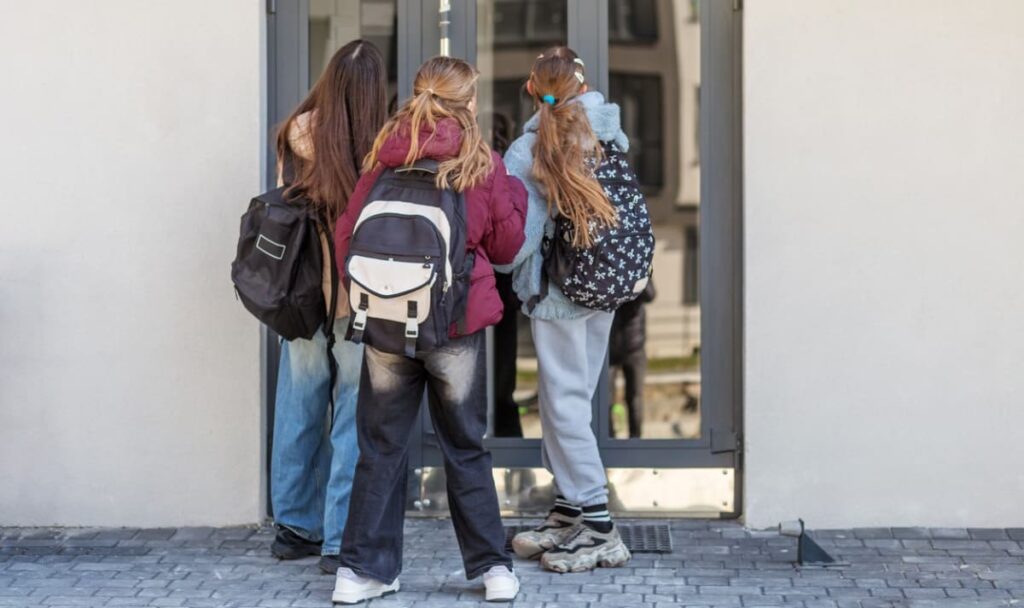 Unbefugte im Schulgebäude: Jetzt gibt es Zutritt nur noch mit Chip