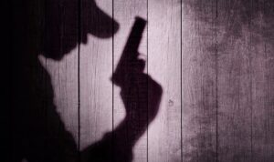 Mit 13 zum Auftragsmord geschickt: Junge mit Waffe gestoppt