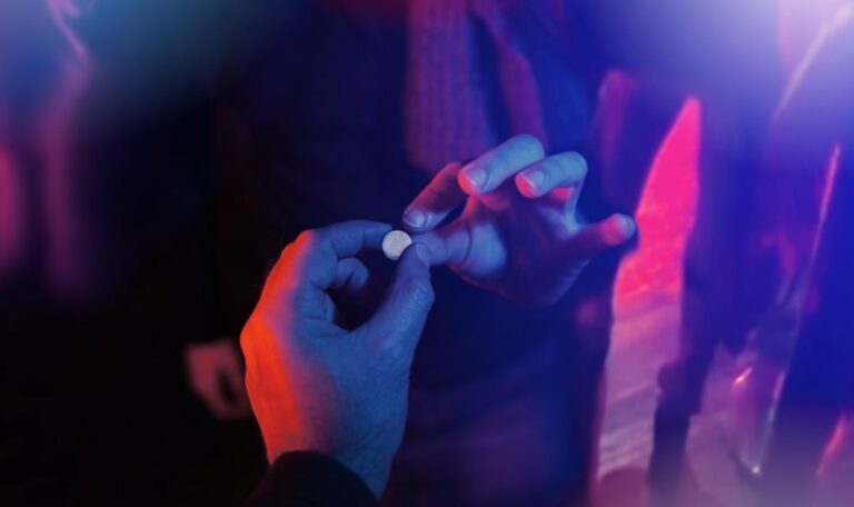 Partydroge wird Medizin: MDMA-Therapie offiziell genehmigt