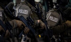 Rippenbrüche, Prellungen: Cobra verletzt Unschuldigen bei Festnahme