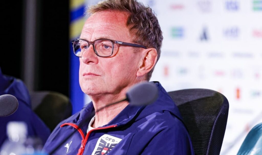 Rangnick wütet vor Kosovo-Match: „Das ist kein Rasen, das ist ein Acker!“