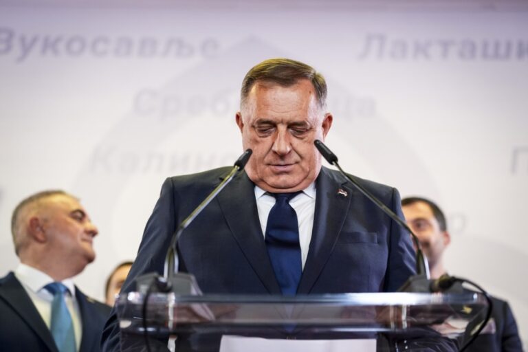„Verfall der Moral“: Dodik will Wettbüros und Spielautomaten verbieten (VIDEO)