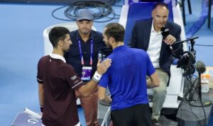 Ausraster gegen Djokovic: Medvedev trifft Zuschauer – sofort disqualifiziert