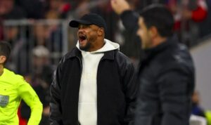 Bayern-Trainer Kompany bricht am Trainingsgelände zusammen