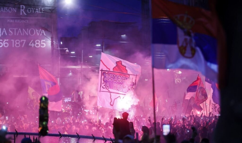 Von Niš bis Belgrad: Serbien singt, während Wahlkommission noch zögert