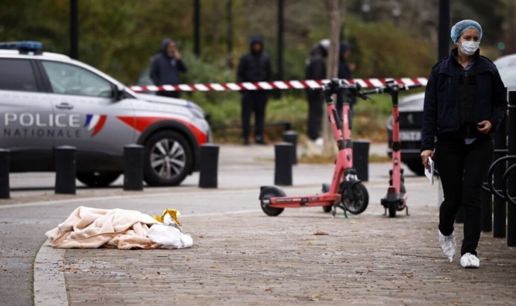 Islamfeindlicher Anschlag in Paris: Ein Toter, Zwölfjährige schwer verletzt