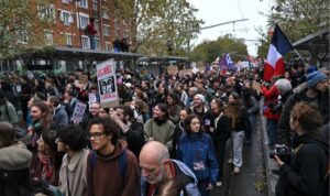 Proteste in Paris: Geschäfte verbarrikadiert, Museen geschlossen