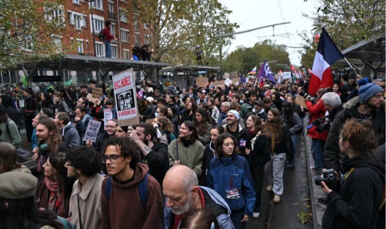 Proteste in Paris: Geschäfte verbarrikadiert, Museen geschlossen