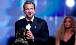 Ballon d’Or für Kane: Bayern-Star ringt auf Bühne um Fassung (VIDEO)