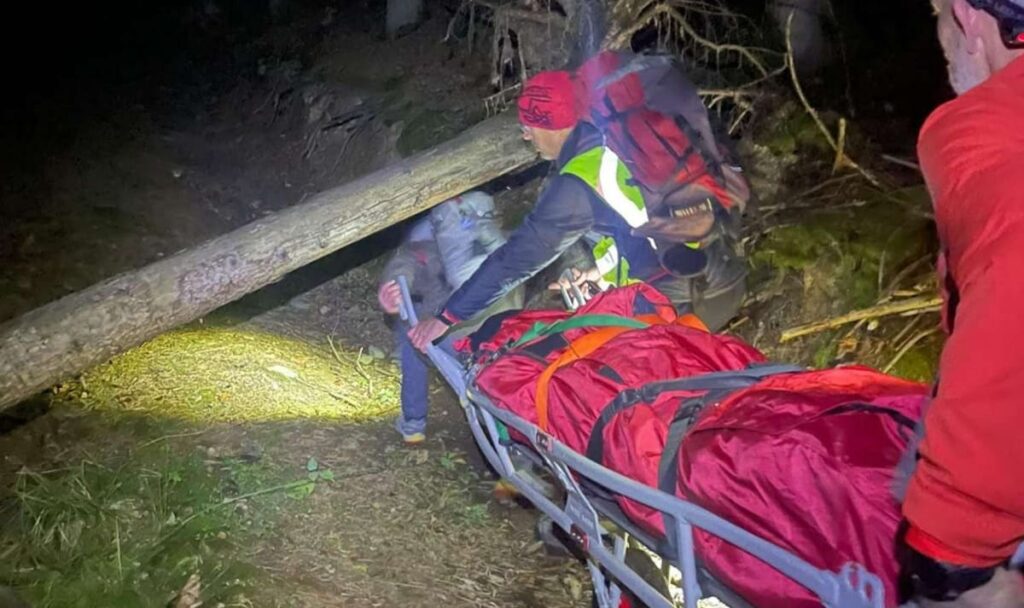 Abendspaziergang endet mit Sturz in die Tiefe: 51-Jährige verletzt