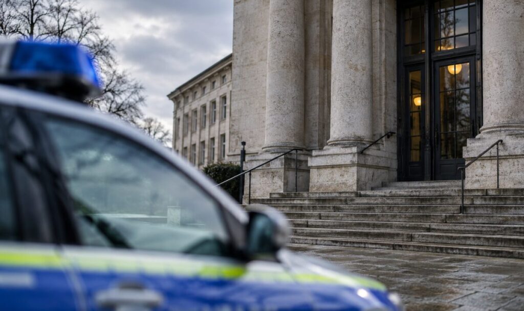 Polizistin vergewaltigt 14-Jährige – Gericht fällt hartes Urteil