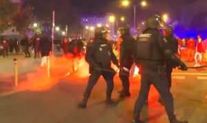 Nach Zugunglück mit 68 Toten: Rechte Proteste in Madrid eskalieren (VIDEOS)