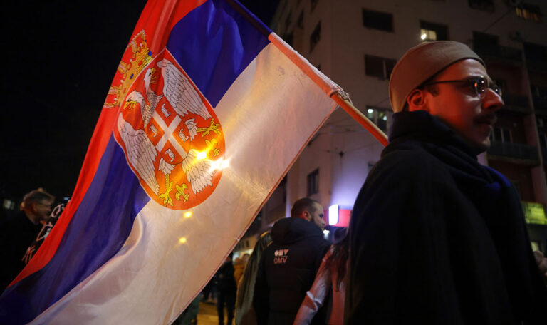 Wahl in Serbien: Vier Szenarien und wie die Diaspora in Österreich wählt