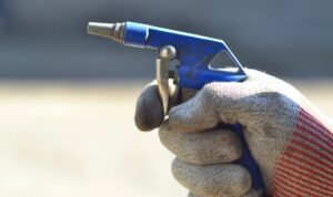 Chef verletzt Arbeiter mit Druckluft im Analbereich – drei Jahre Haft