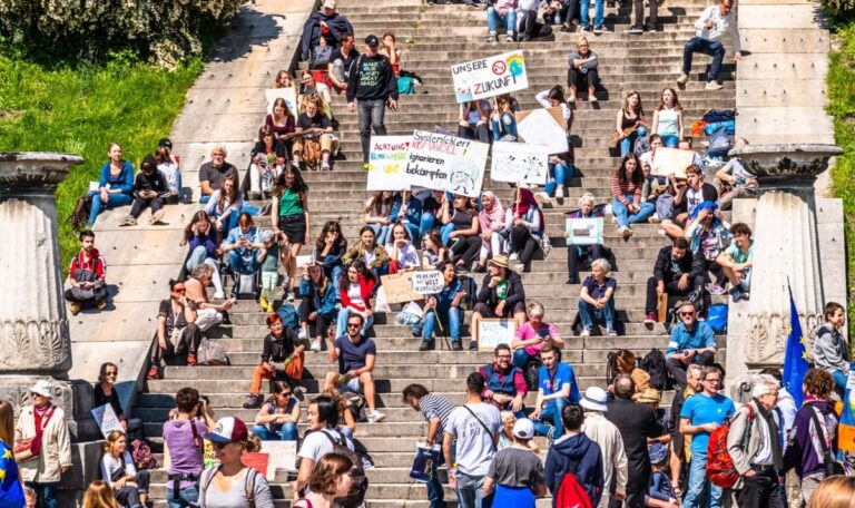 Alarmstufe Rot an Österreichs Unis: Großdemo zieht durch Wien