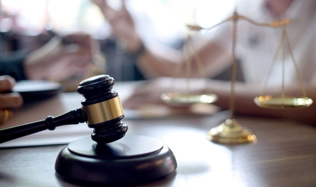 Nach Todesdrohung gegen Mitschülerin: Gericht verurteilt 16-Jährige