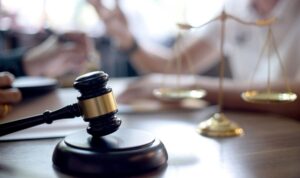 Nach Todesdrohung gegen Mitschülerin: Gericht verurteilt 16-Jährige