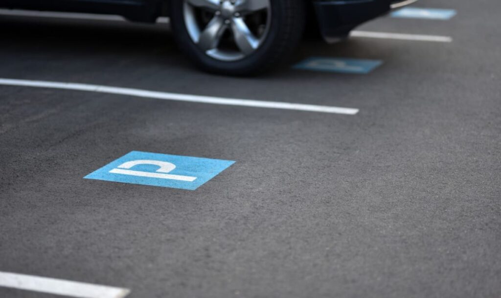 Ein Jahr auf demselben Parkplatz: Über 10.000 Euro Strafen
